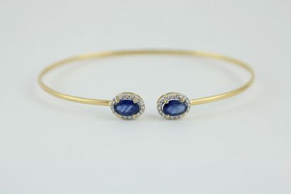 Bracelet jonc en or gris 18K (750/1000) orné...