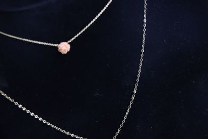 Meeting of two necklaces in 18ct gold one...