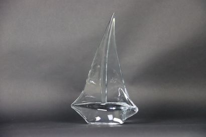 DAUM France. Grand voilier en cristal incolore....