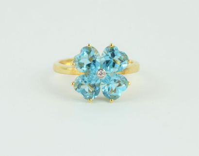 Bague en or jaune 18K (750/1000) formant...