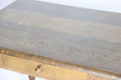 Table en bois mouluré, entretoise en « H...