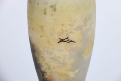 DAUM FRANCE ( Dans le gout). Vase à décor...