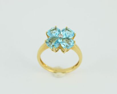 Bague en or jaune 18K (750/1000) formant...