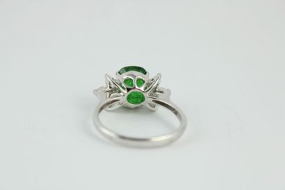 Bague en or gris 18K (750/1000) de style...