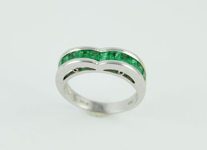 Bague en or gris 18K (750/1000) pavé d'une...
