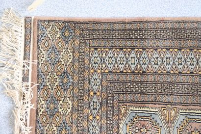 TAPIS. Moultane. Pakistan. Vers 1975. Velours...