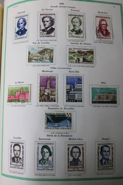 Réunion sept albums de timbres de postes...