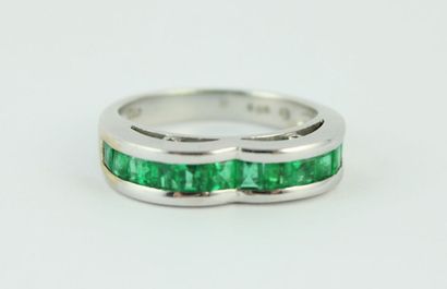 Bague en or gris 18K (750/1000) pavé d'une...