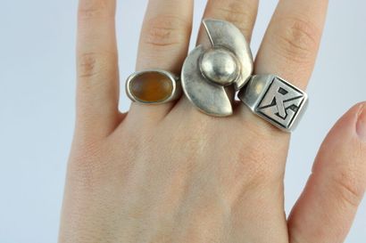 Lot comprenant:
- Bague en argent (900/1000)...