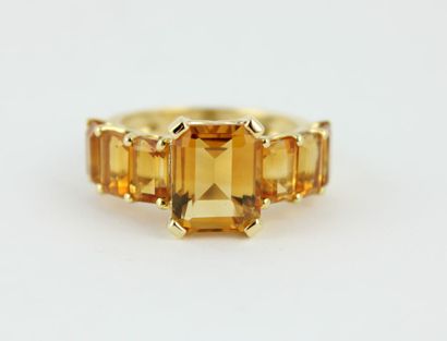 Bague en or jaune 18K (750/1000) ornée d'une...