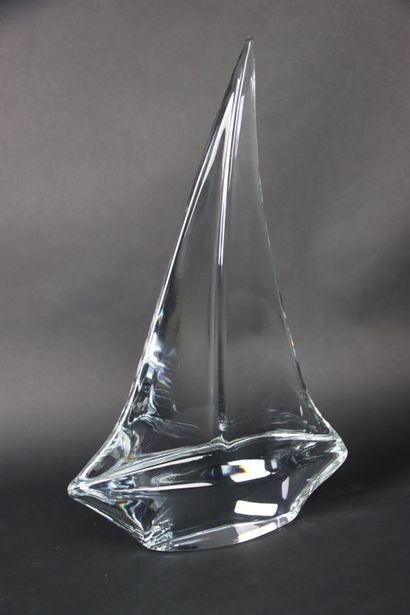 DAUM France. Grand voilier en cristal incolore....