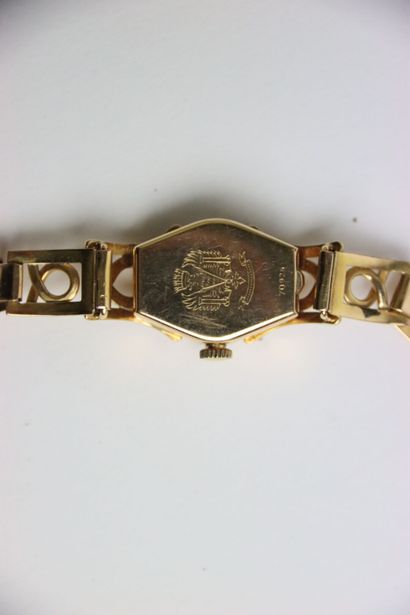 Yellow gold (18K) Lip watch with round dial...