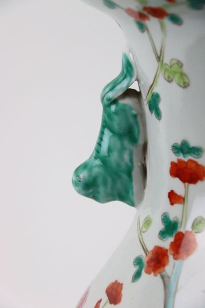 CHINA. Porcelain vase with polychrome decoration...