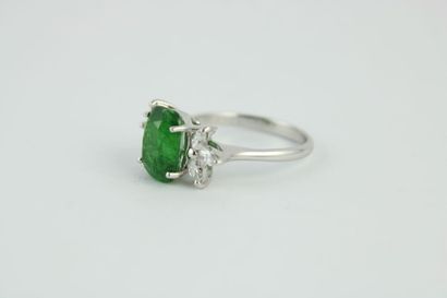 Bague en or gris 18K (750/1000) de style...