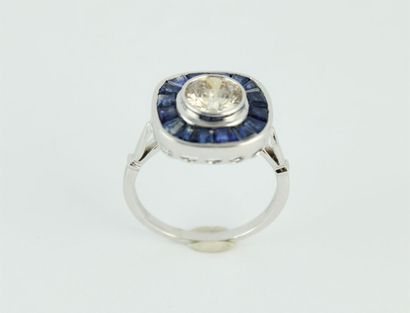 Bague en or gris 18K (750/1000) de style...