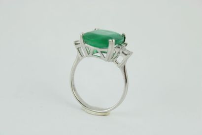Bague en or gris 18K (750/1000) de style...