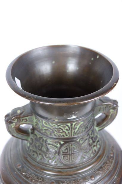 JAPAN, Bronze vase decorated with royal scenes...