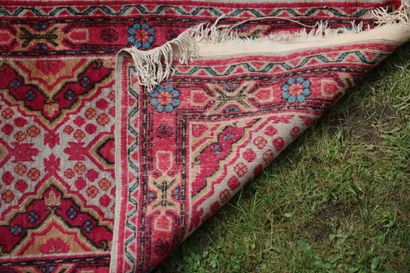 Tapis. Galerie Samarkande ( sinkiang). Frontière...
