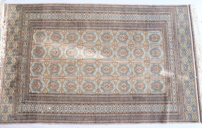 TAPIS. Moultane. Pakistan. Vers 1975. Velours...
