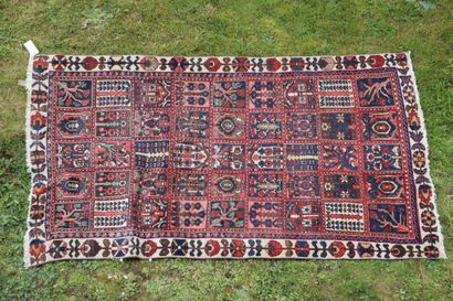 TAPIS. Baktiar, Iran, vers 1965/70. Velours...