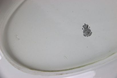 Meeting of earthenware dishes composed of...