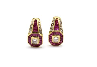 Pair of 18K (750/1000) yellow gold earrings...