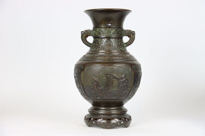 JAPAN, Bronze vase decorated with royal scenes...