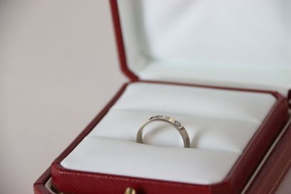 CARTIER, anneau love en or blanc. TDD : 56....