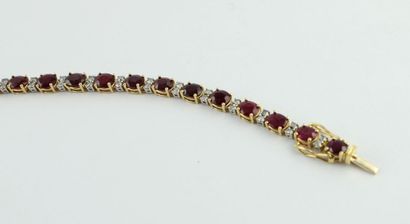 Bracelet en or jaune 18K (750/1000) orné...