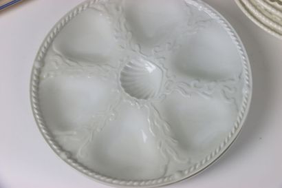Meeting of earthenware dishes composed of...