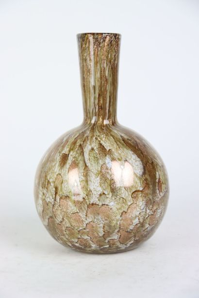 Vase moderne en verre soufflé à décor de...