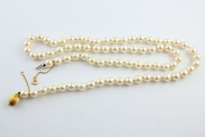 Collier de perles de culture, le fermoir...