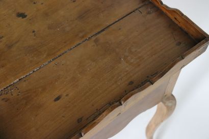 Table de chevet de style Louis XV, les deux...