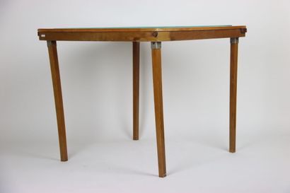 Table à jeux en acajou, plateau de feutrine...