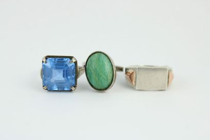 Lot comprenant:
- Bague en argent (800/1000)...