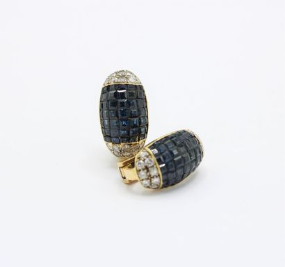 Pair of earrings in 18K (750/1000) yellow...