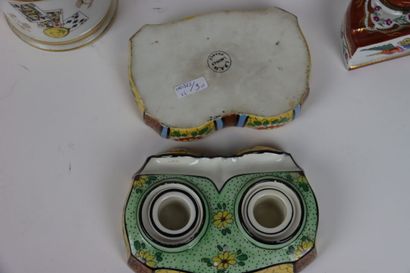 Meeting of three inkwells in polychrome porcelain...