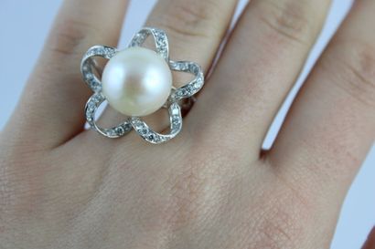 Bague en or gris 18K (750/1000) format une...