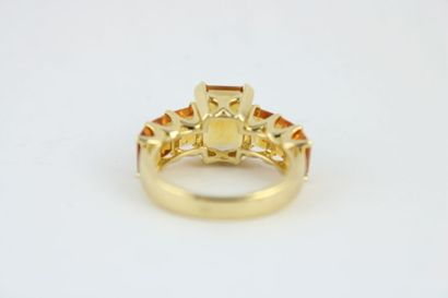 Bague en or jaune 18K (750/1000) ornée d'une...