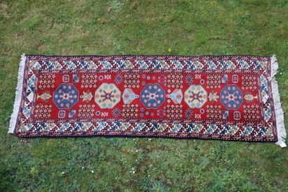 Tapis. Galerie Kazak. Russie. Vers 1975....