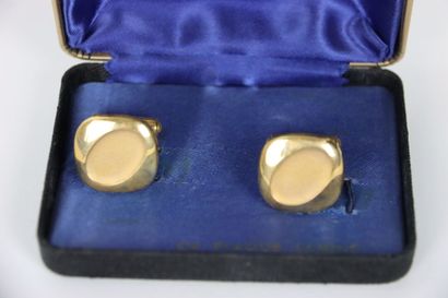 Pair of gold plated cufflinks in its case....