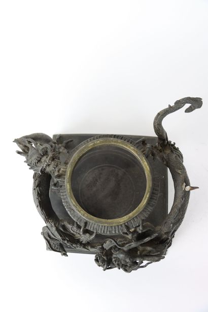 JAPAN. Bronze brazier decorated with dragons...