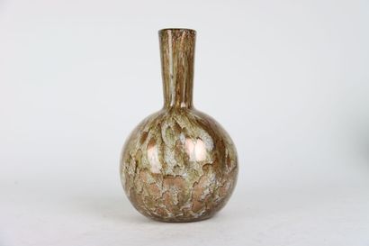 Vase moderne en verre soufflé à décor de...