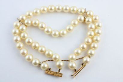 Bracelet à deux rangs de perles de culture...