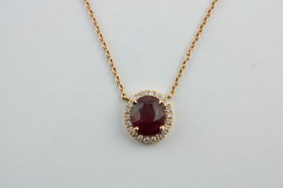 Collier en or rose 18K (750/1000)) centré...