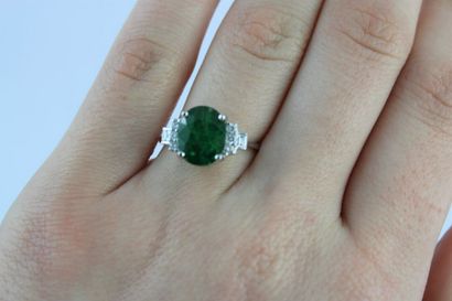 Bague en or gris 18K (750/1000) de style...