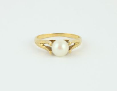 Yellow gold ring 18K (750/100) centered with...