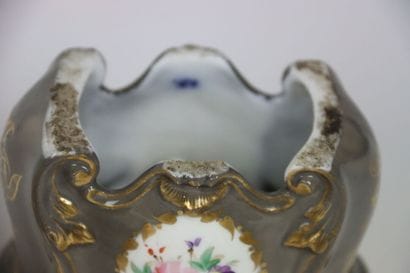 Meeting of three inkwells in polychrome porcelain...