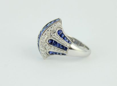Bague en or gris 18K (750/1000) de style...