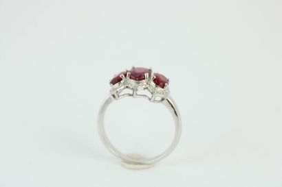 Bague jarretière en or gris 18K (750/1000)...